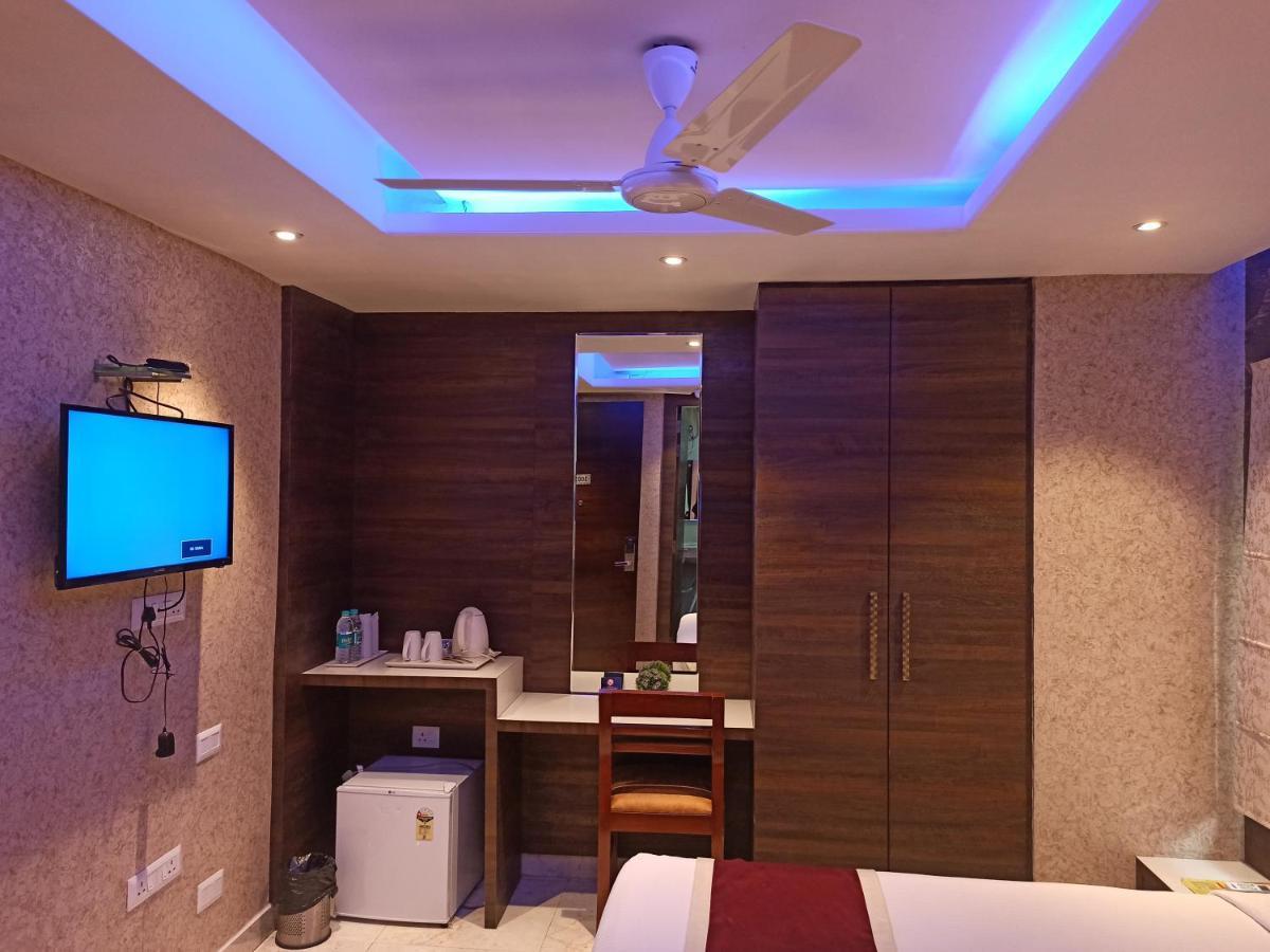 Hotel A P Home'S - A Boutique Hotel 구와하티 외부 사진