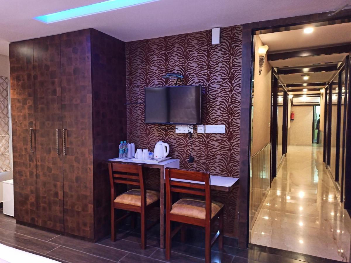 Hotel A P Home'S - A Boutique Hotel 구와하티 외부 사진