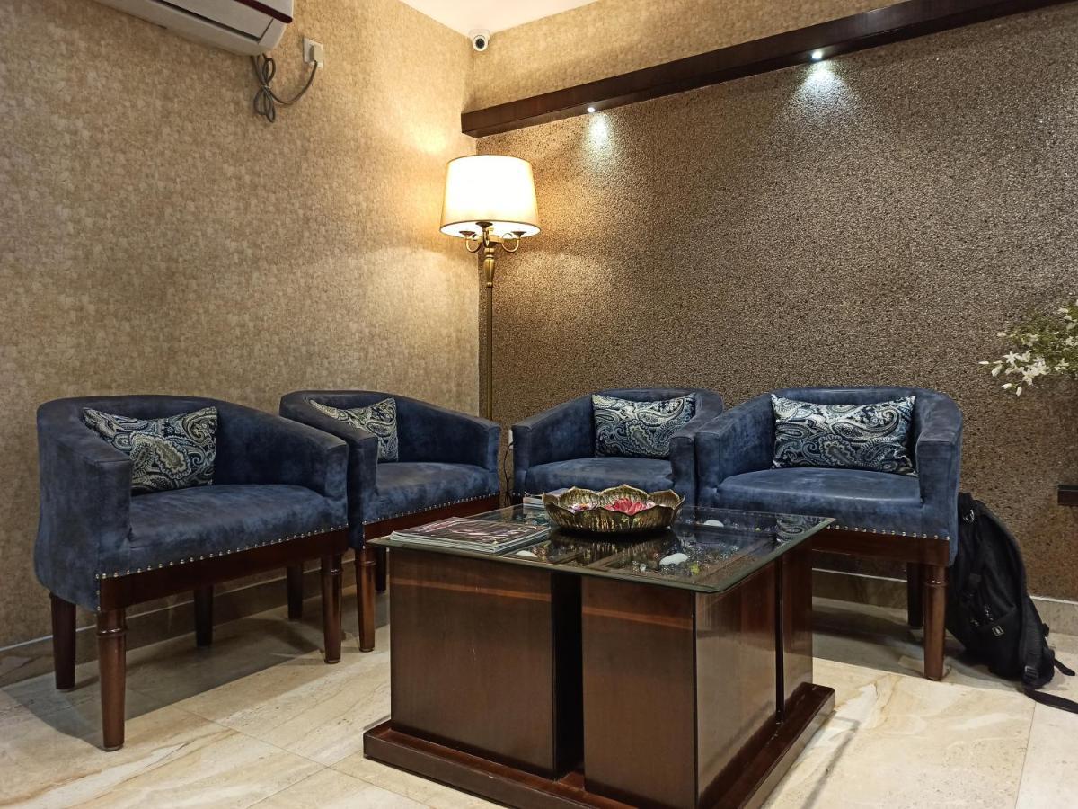 Hotel A P Home'S - A Boutique Hotel 구와하티 외부 사진