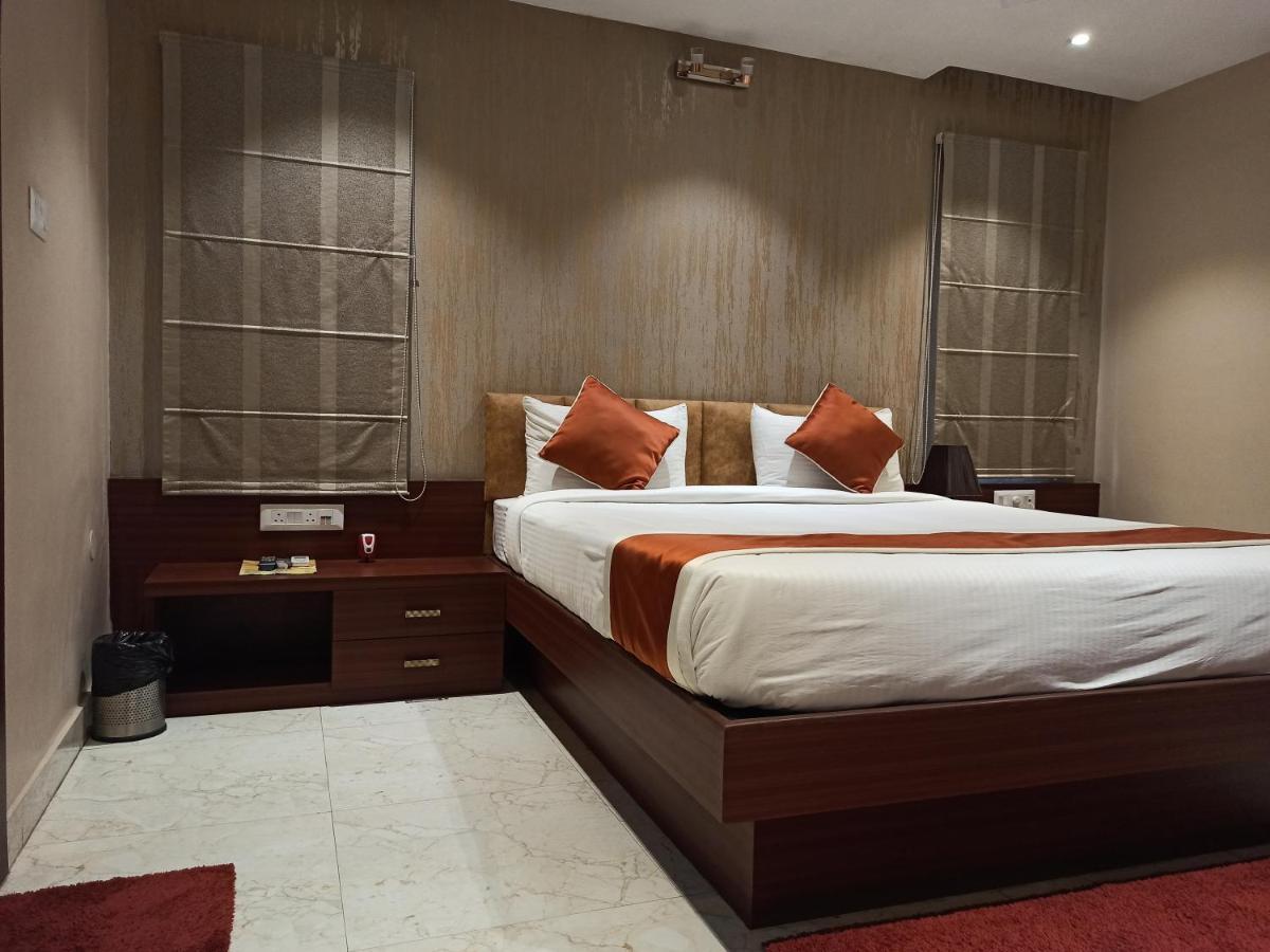 Hotel A P Home'S - A Boutique Hotel 구와하티 외부 사진