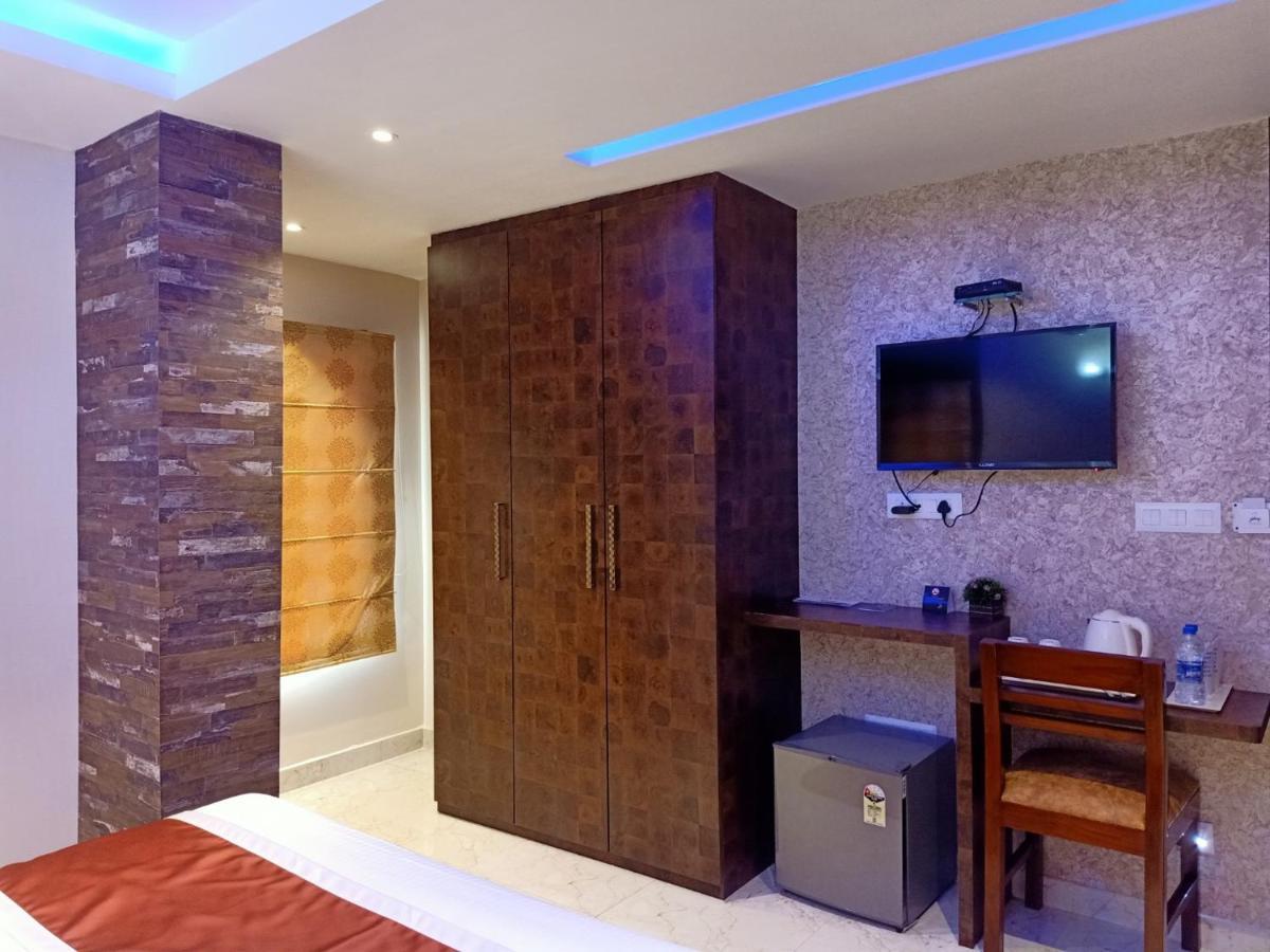 Hotel A P Home'S - A Boutique Hotel 구와하티 외부 사진